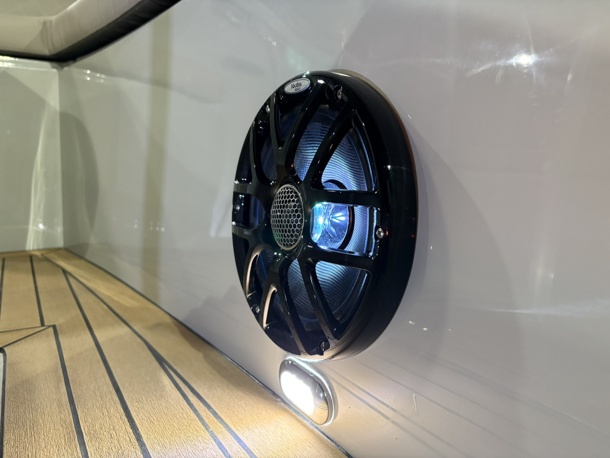 Maxima Boats 840 metallic gespoten op voorraad!