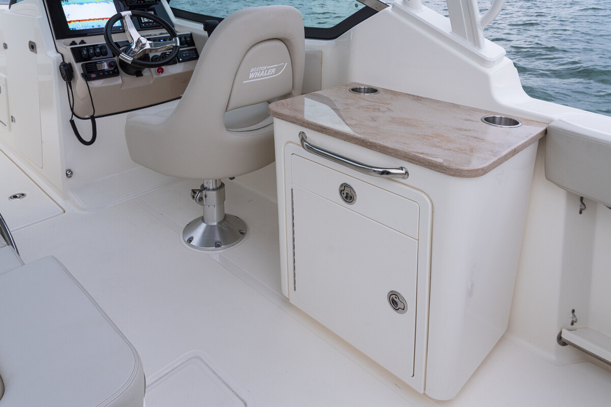 Boston Whaler 240 Vantage