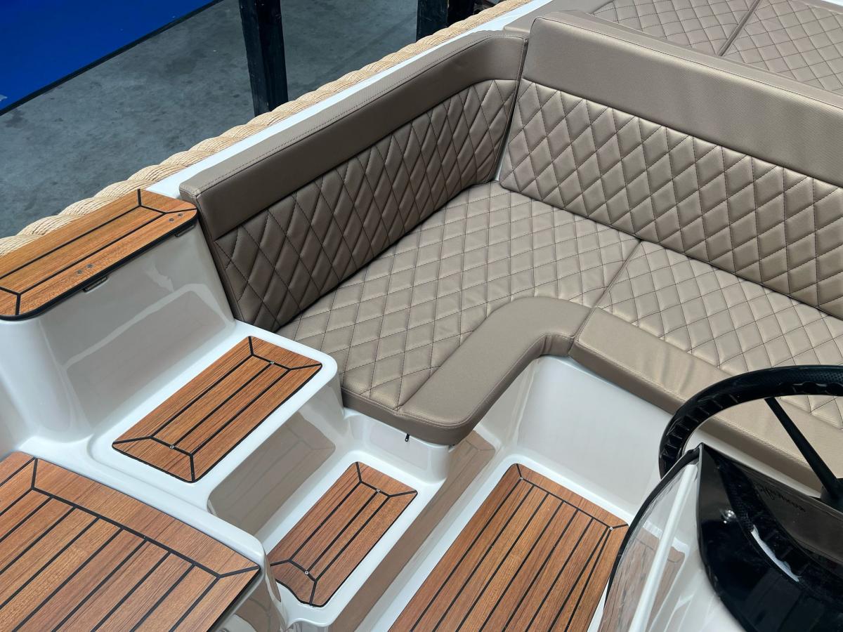 Oud Huijzer 740 Tender