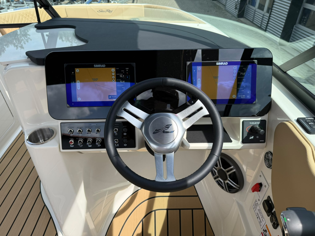 Sea Ray SDX 230