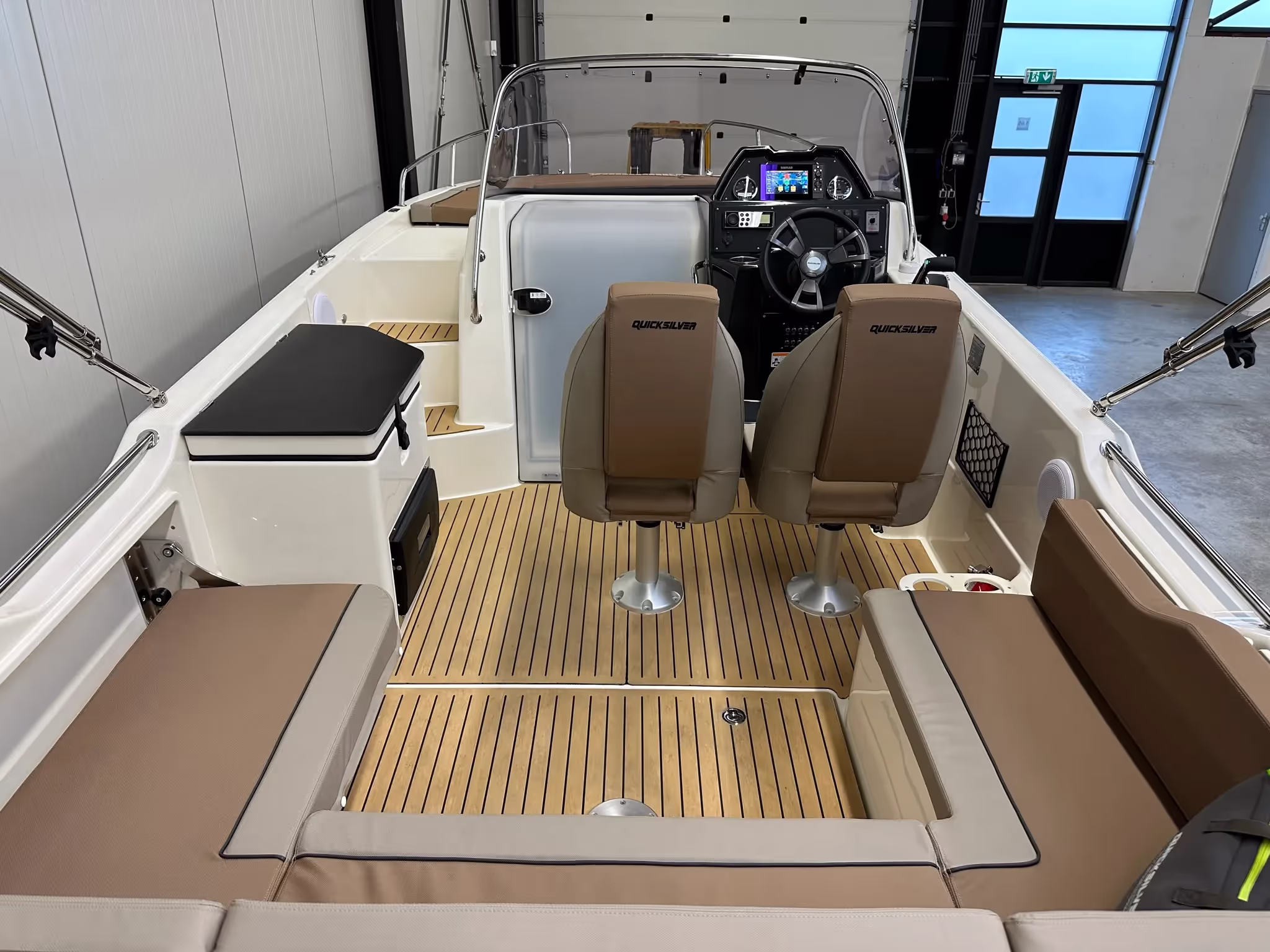 Quicksilver 755 Sundeck