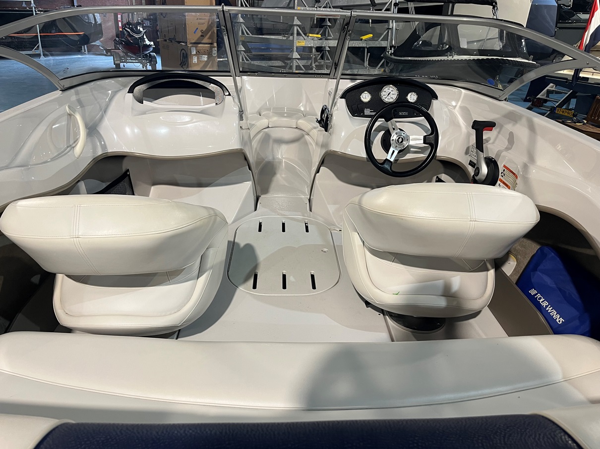 Fourwins 180LE met Mercruiser 3.0L 135PK uit 2010! 