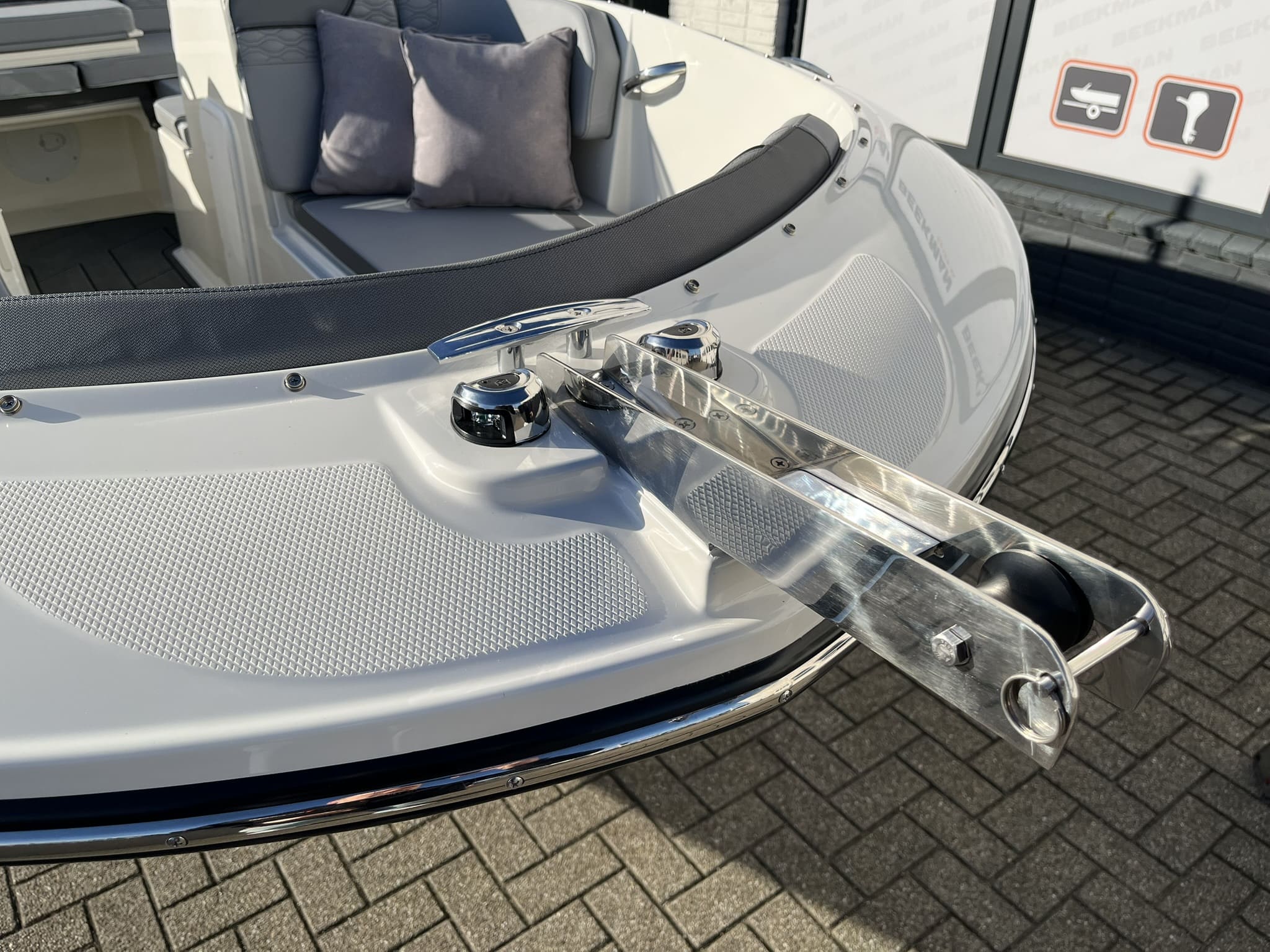 Bayliner Element M17