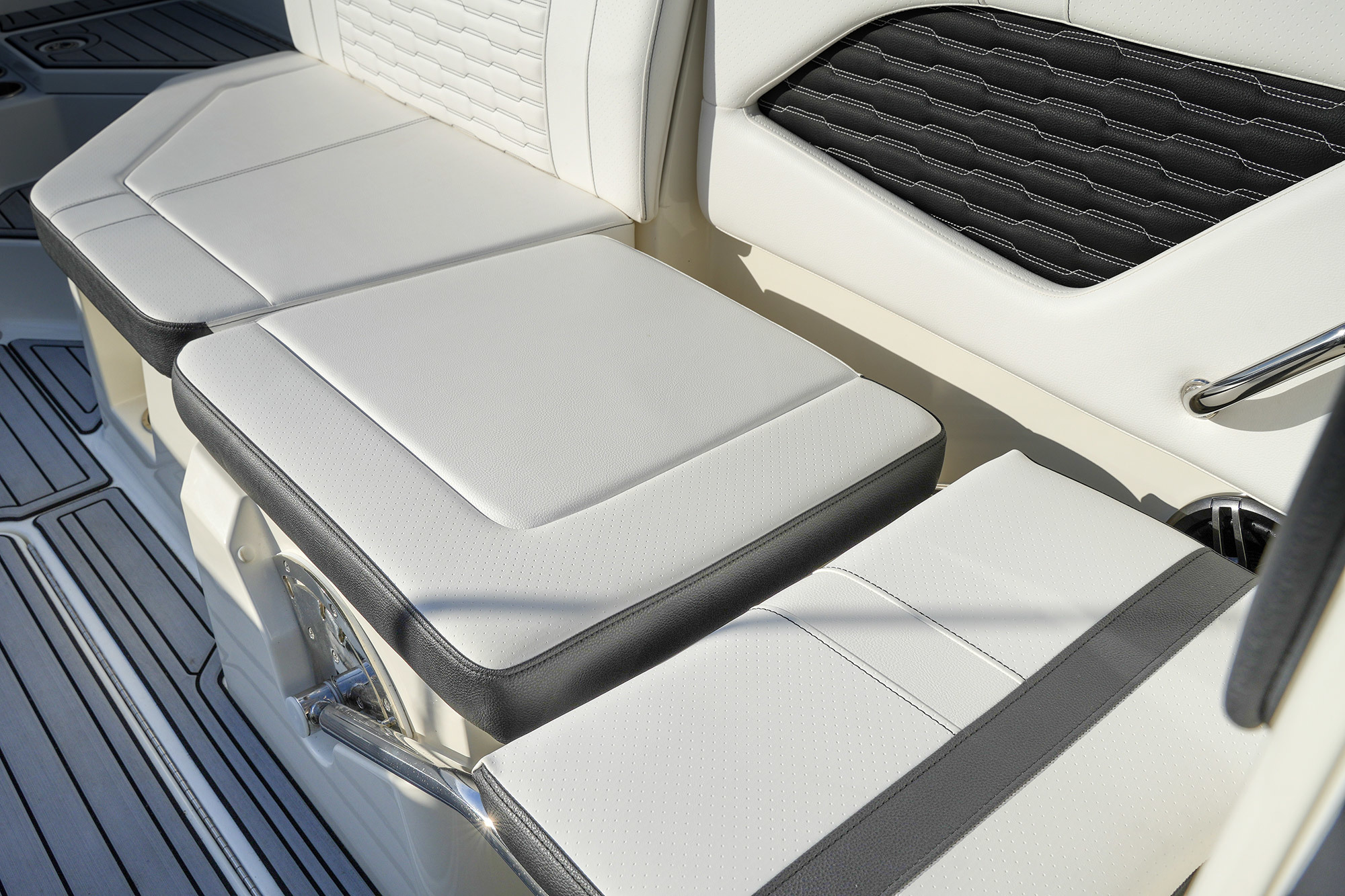 Sea Ray SPX 230 Outboard