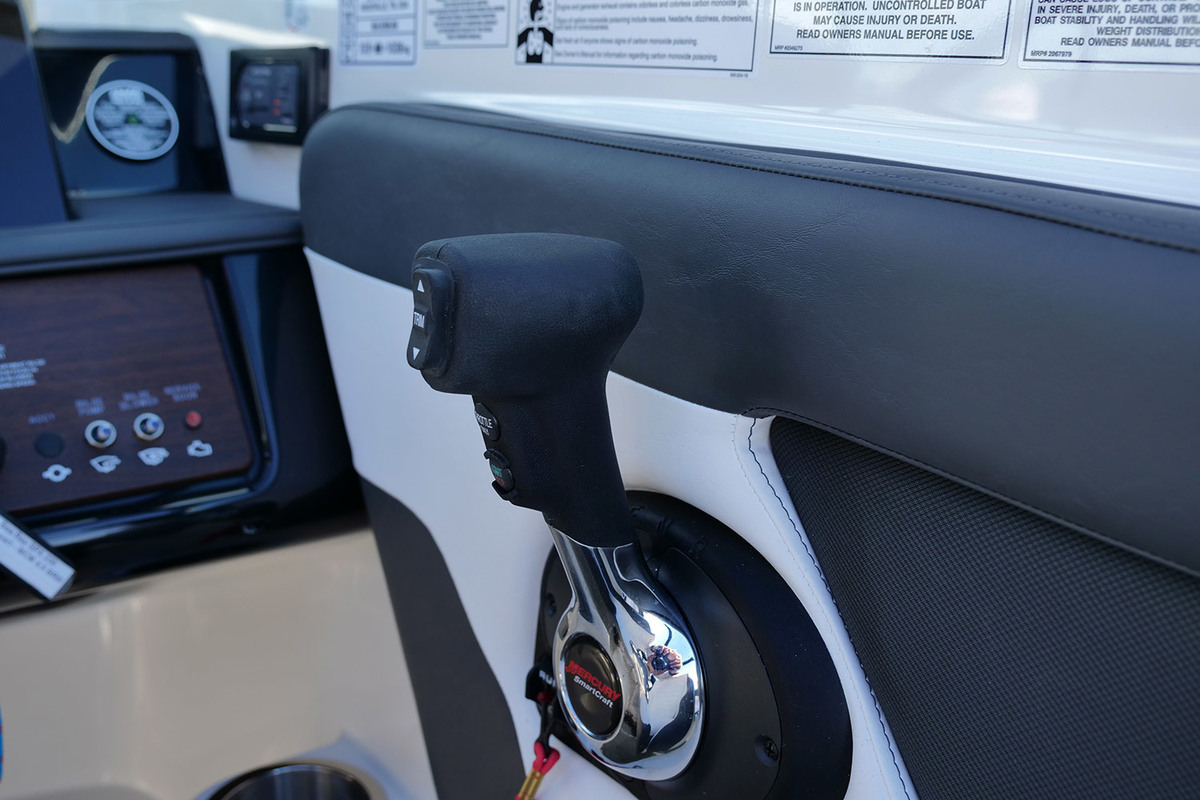 Sea Ray SPX 230