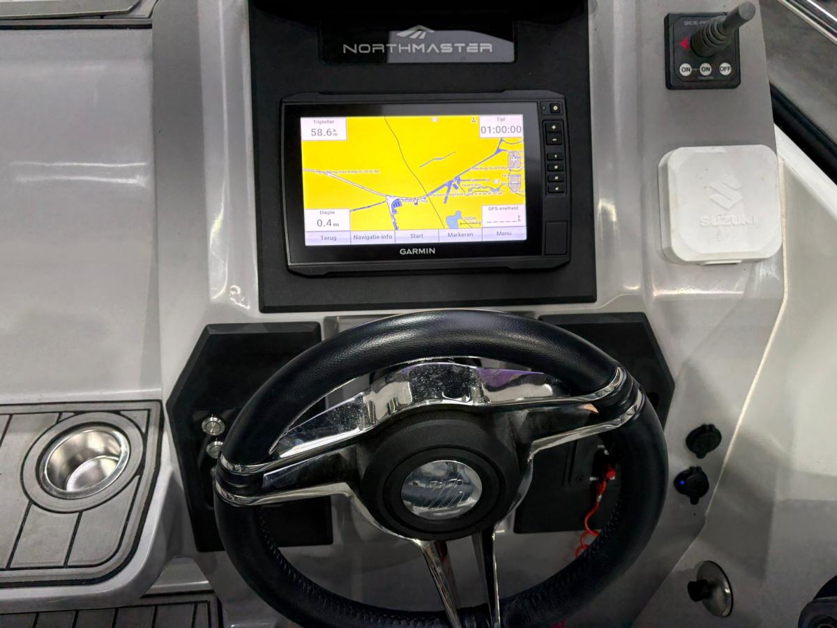 NORTHMASTER 685 Cruiser Cabin