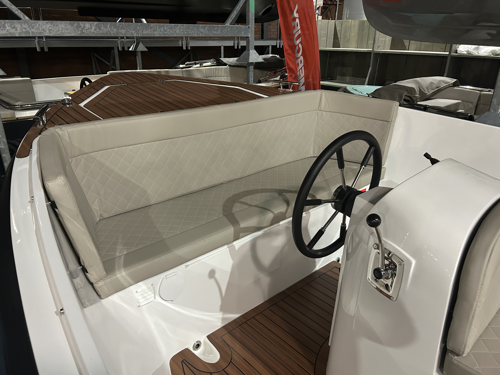 Maxima Boats 750 Flying Lounge RAL 7030 op voorraad
