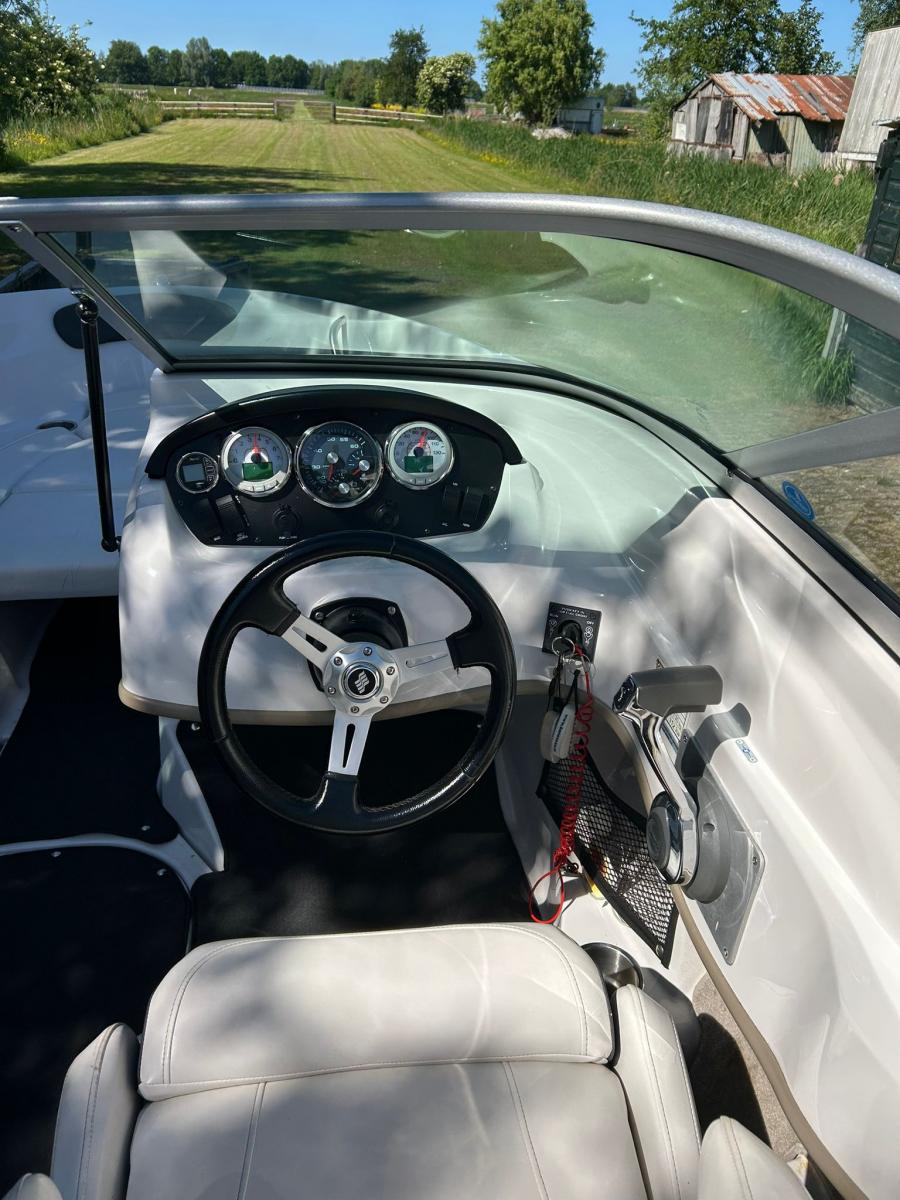 Four Winns H180 outboard