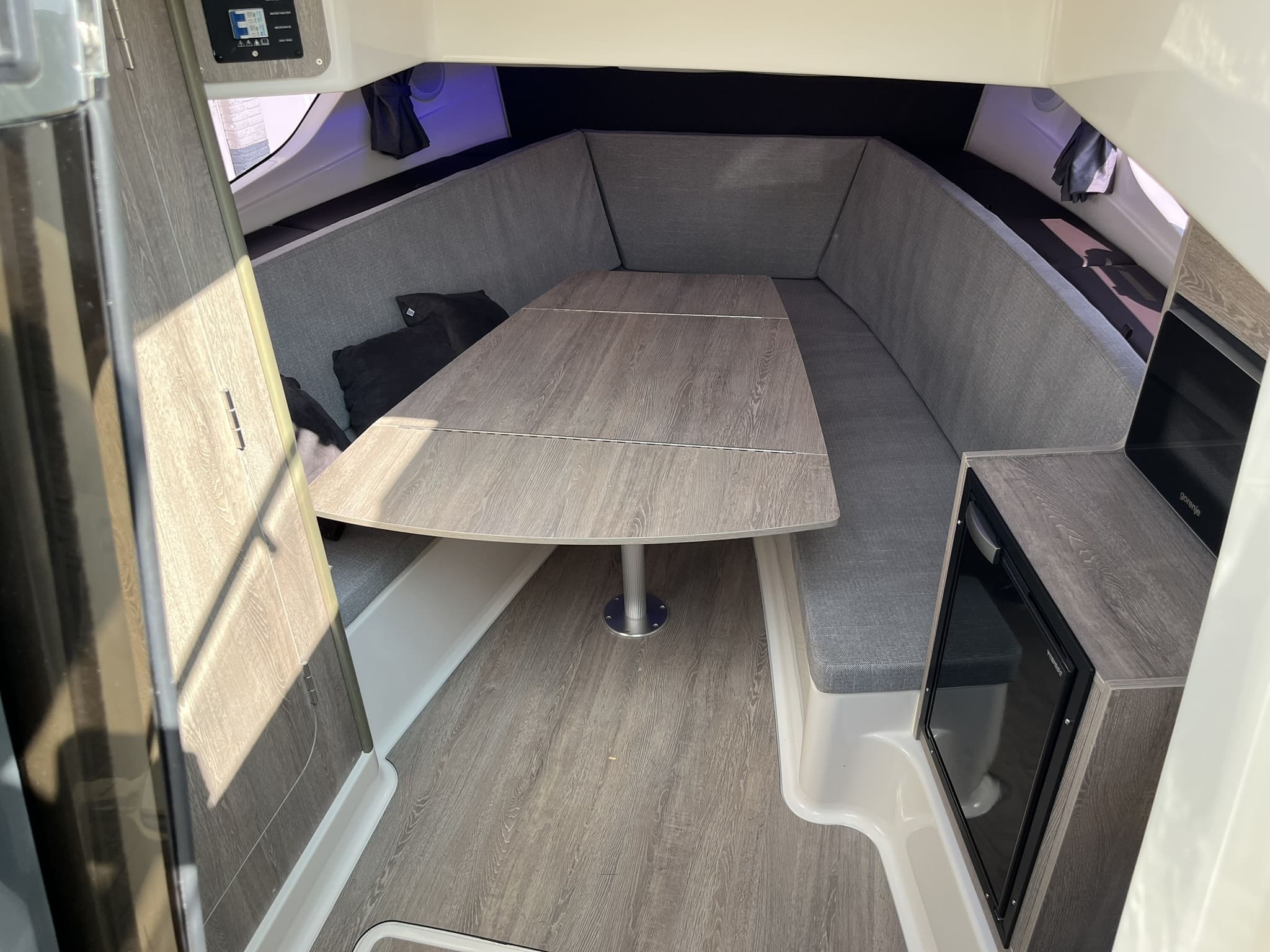 Quicksilver 875 Sundeck