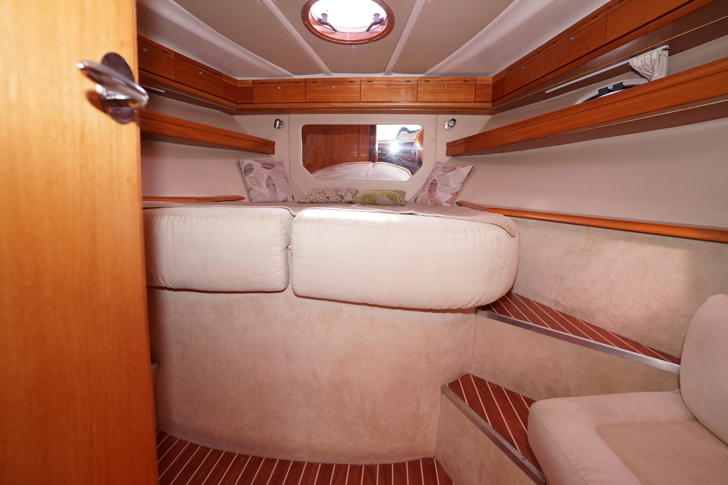 Bavaria 42 HT Sport IPS-500 - hydraulic platform