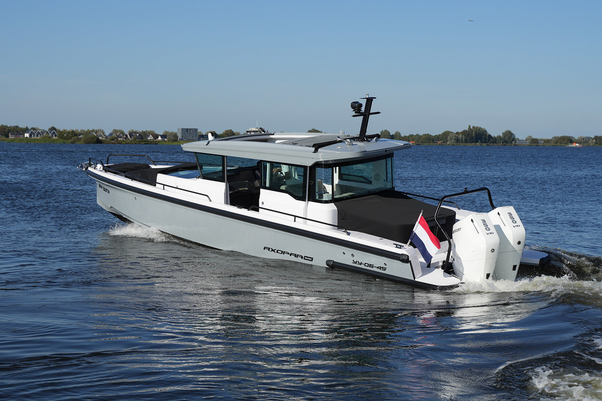 Axopar 37 XC Cross Cabin Mediterrana Edition