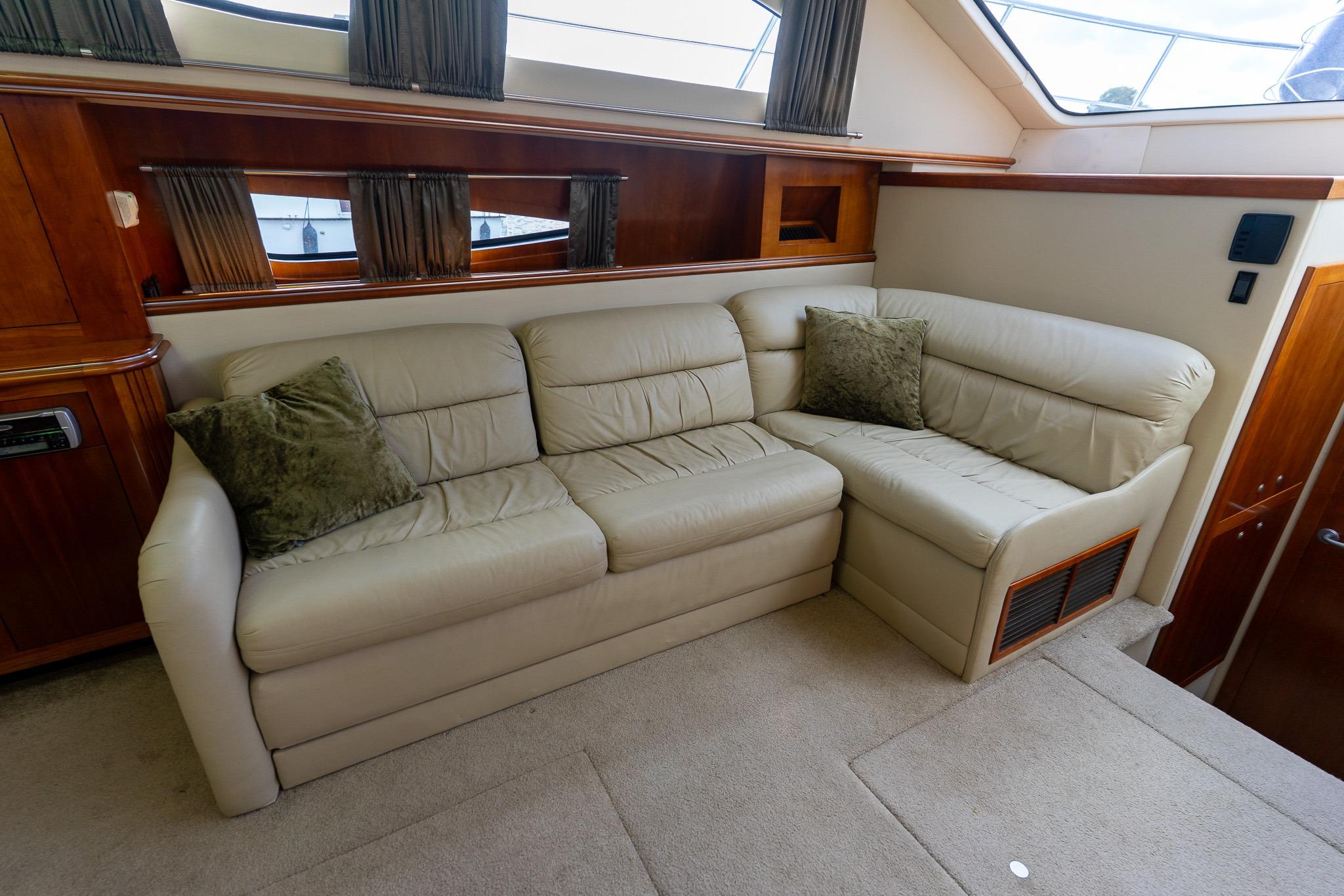 Cruisers Yachts 415 Express Motoryacht