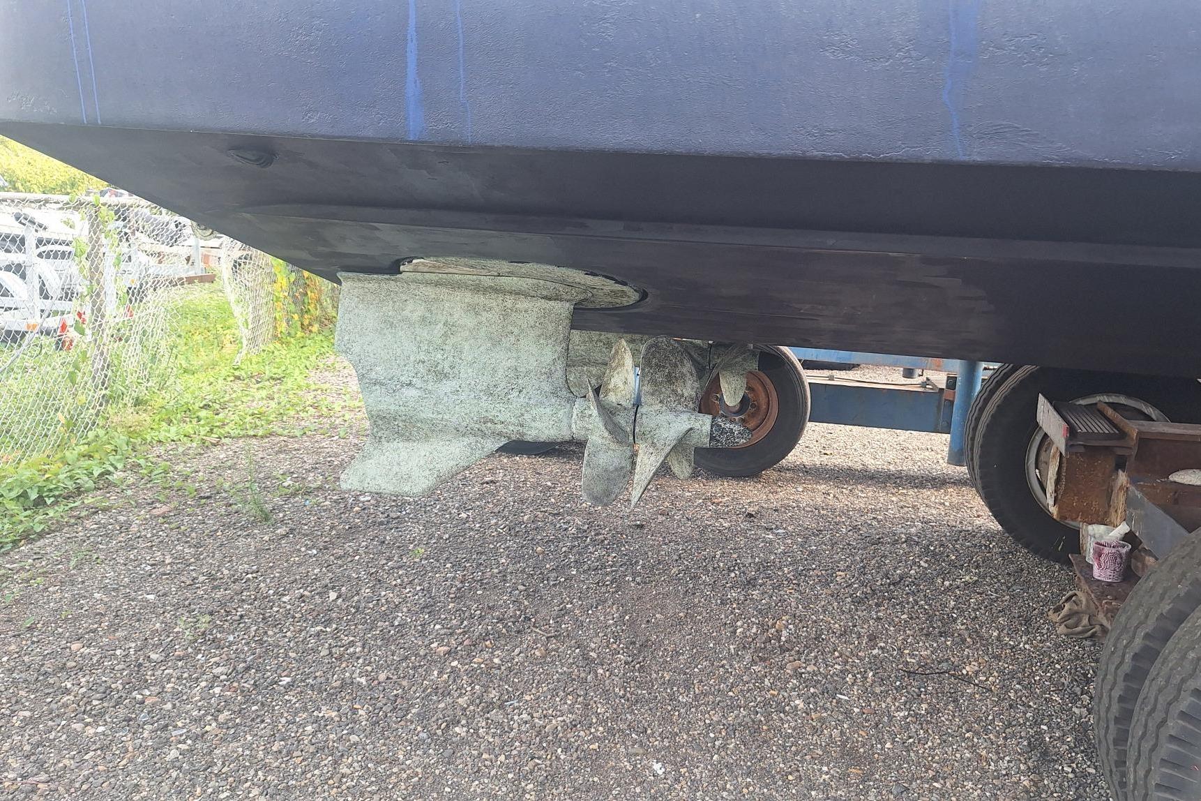 Bavaria 42 HT Sport IPS-500 - hydraulic platform