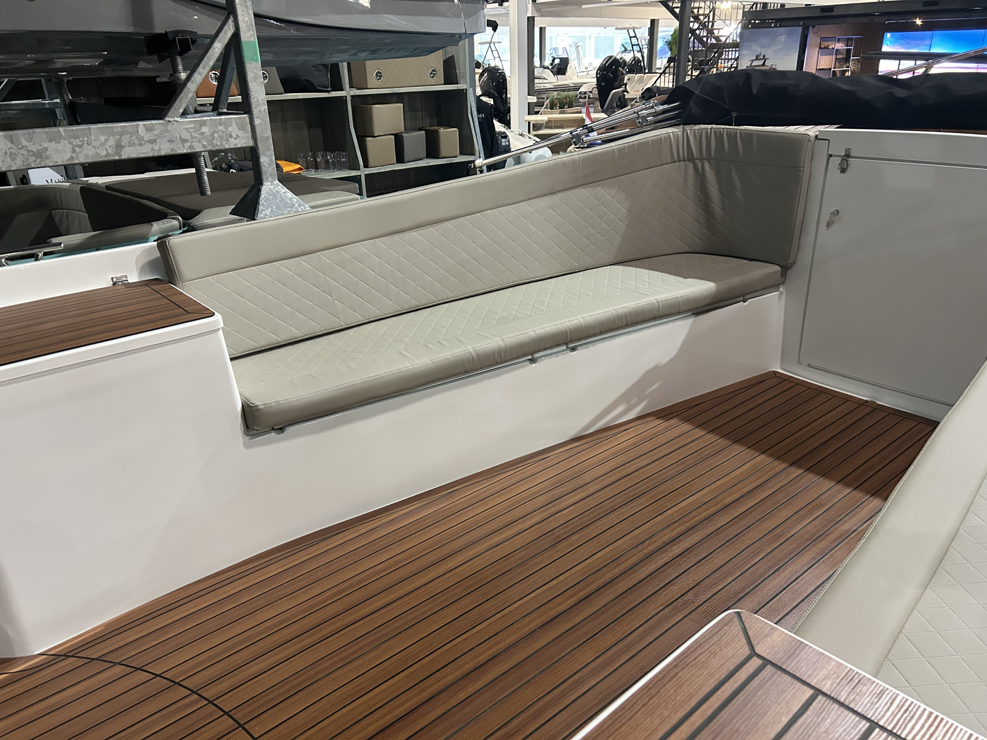 Maxima Boats 750 Flying Lounge RAL 7030 op voorraad