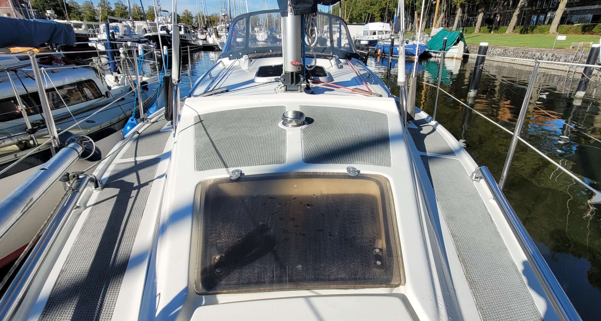 Bavaria 890