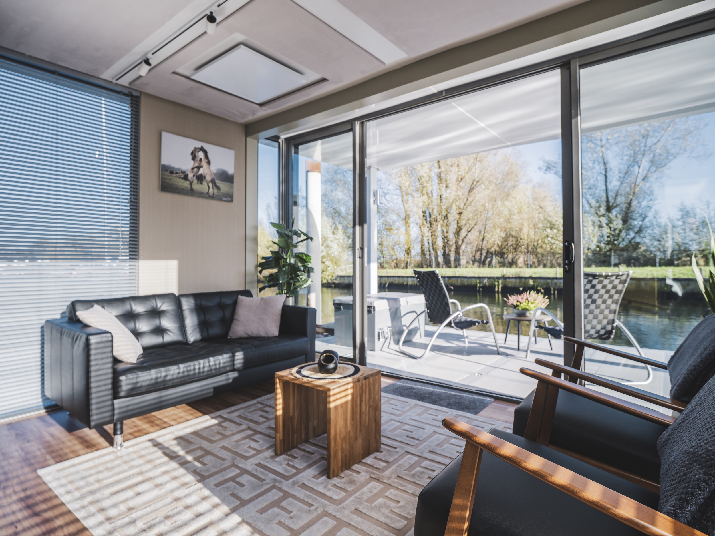 AquaHome Comfort Houseboat