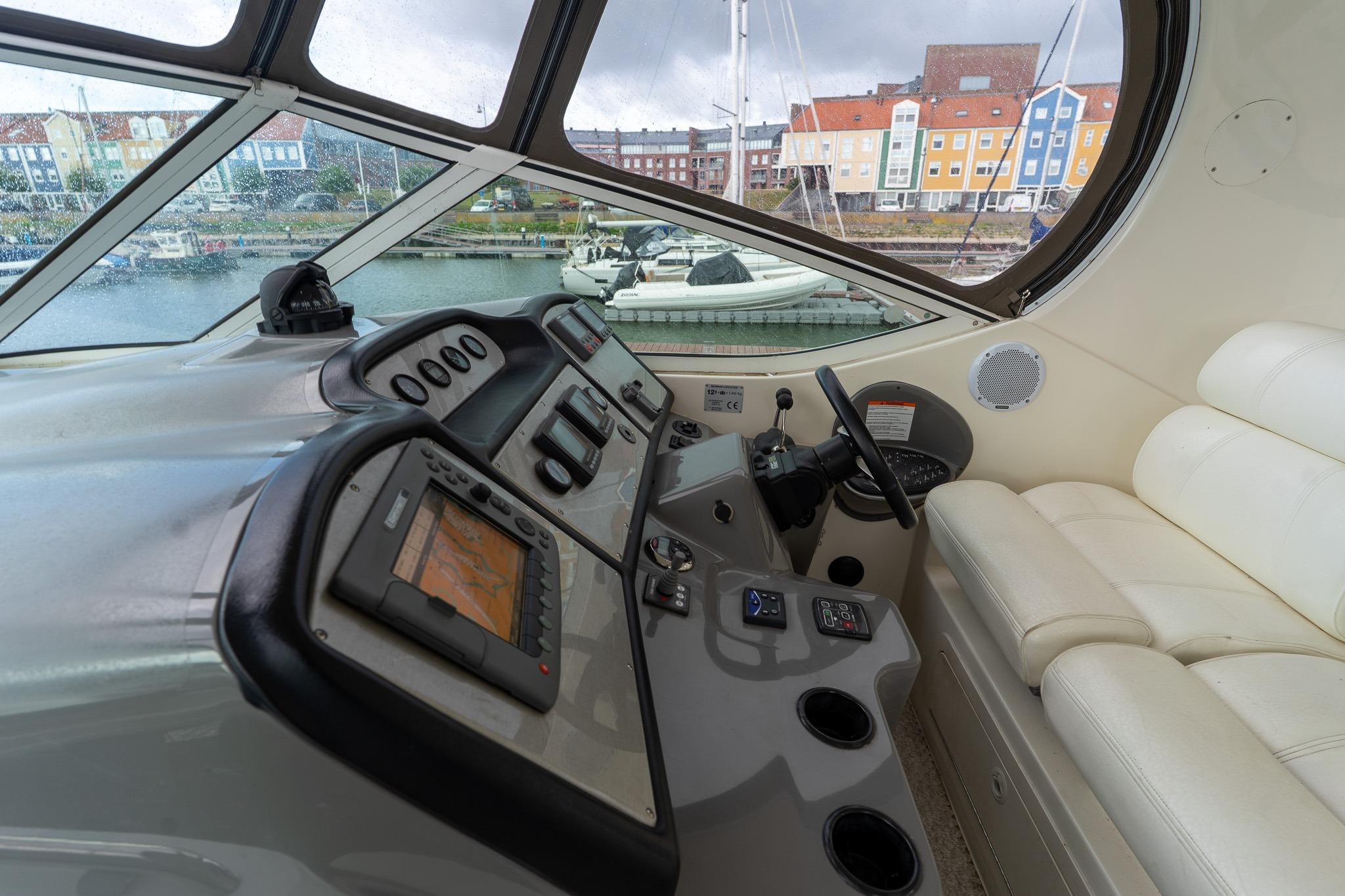 Cruisers Yachts 415 Express Motoryacht