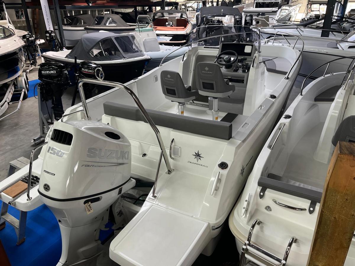 Jeanneau Cap Camarat 6.5 Center Console