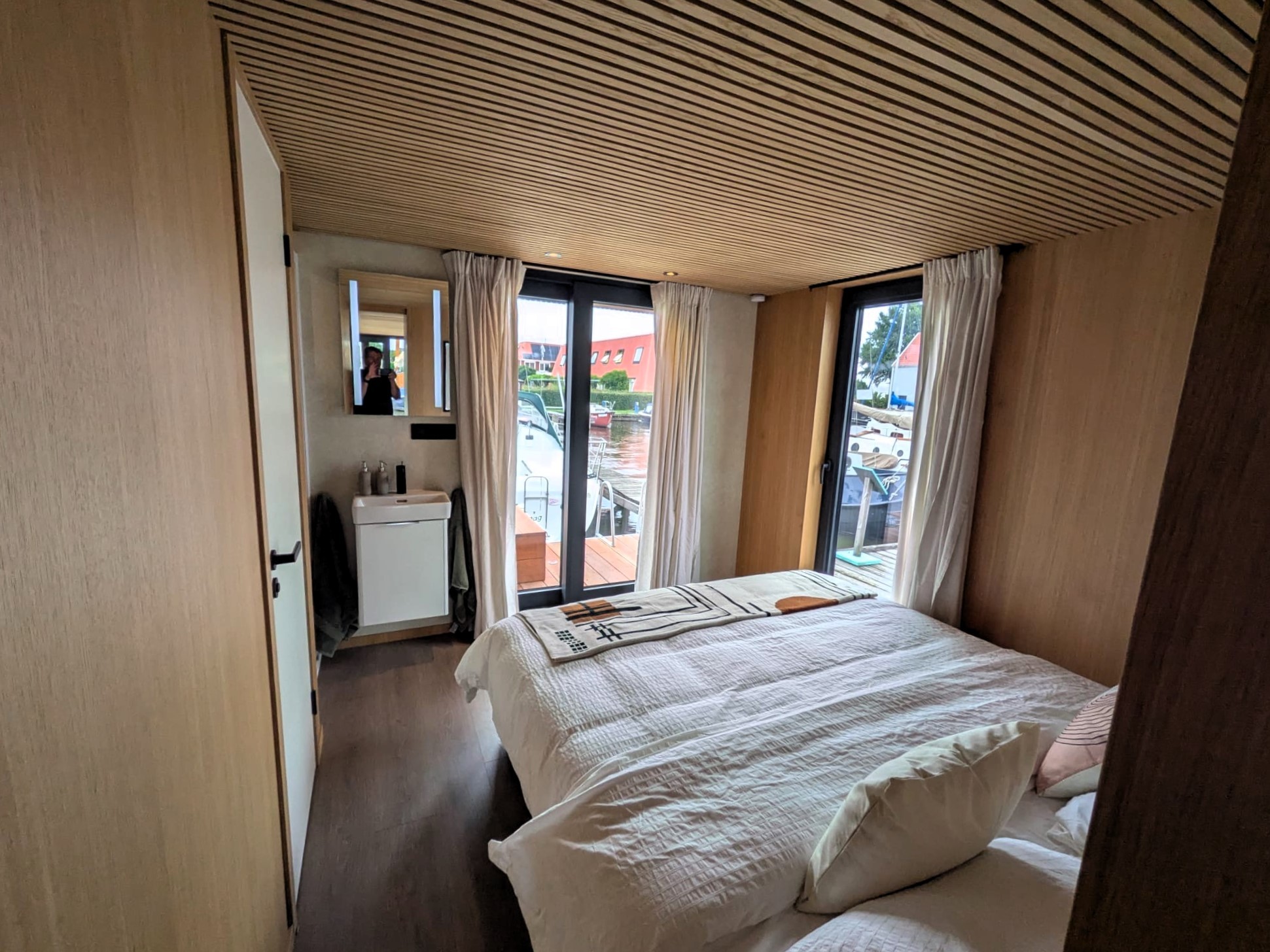 Surla 12 Houseboat Terherne (koop)ligplaats Beschikbaar