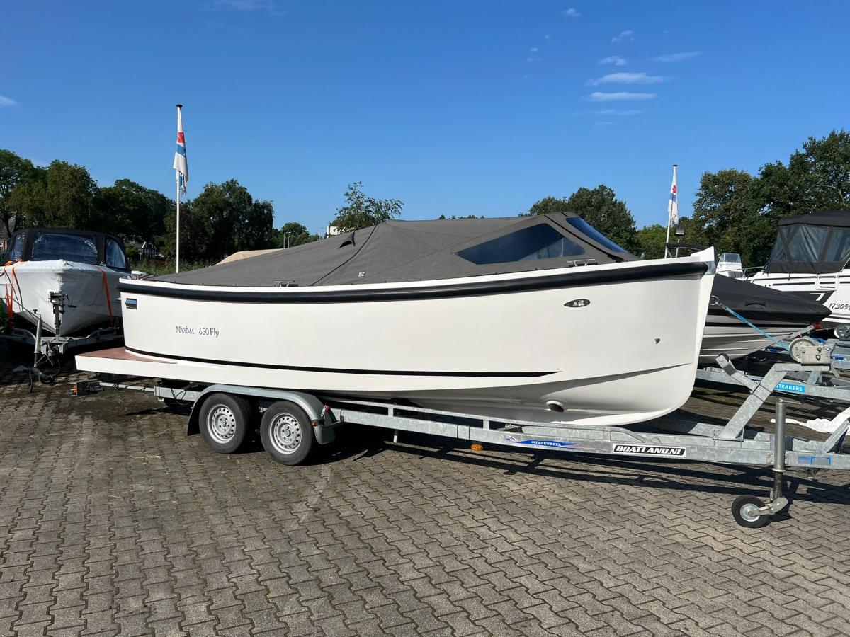 Maxima 650 Flying Lounge met boegschroef
