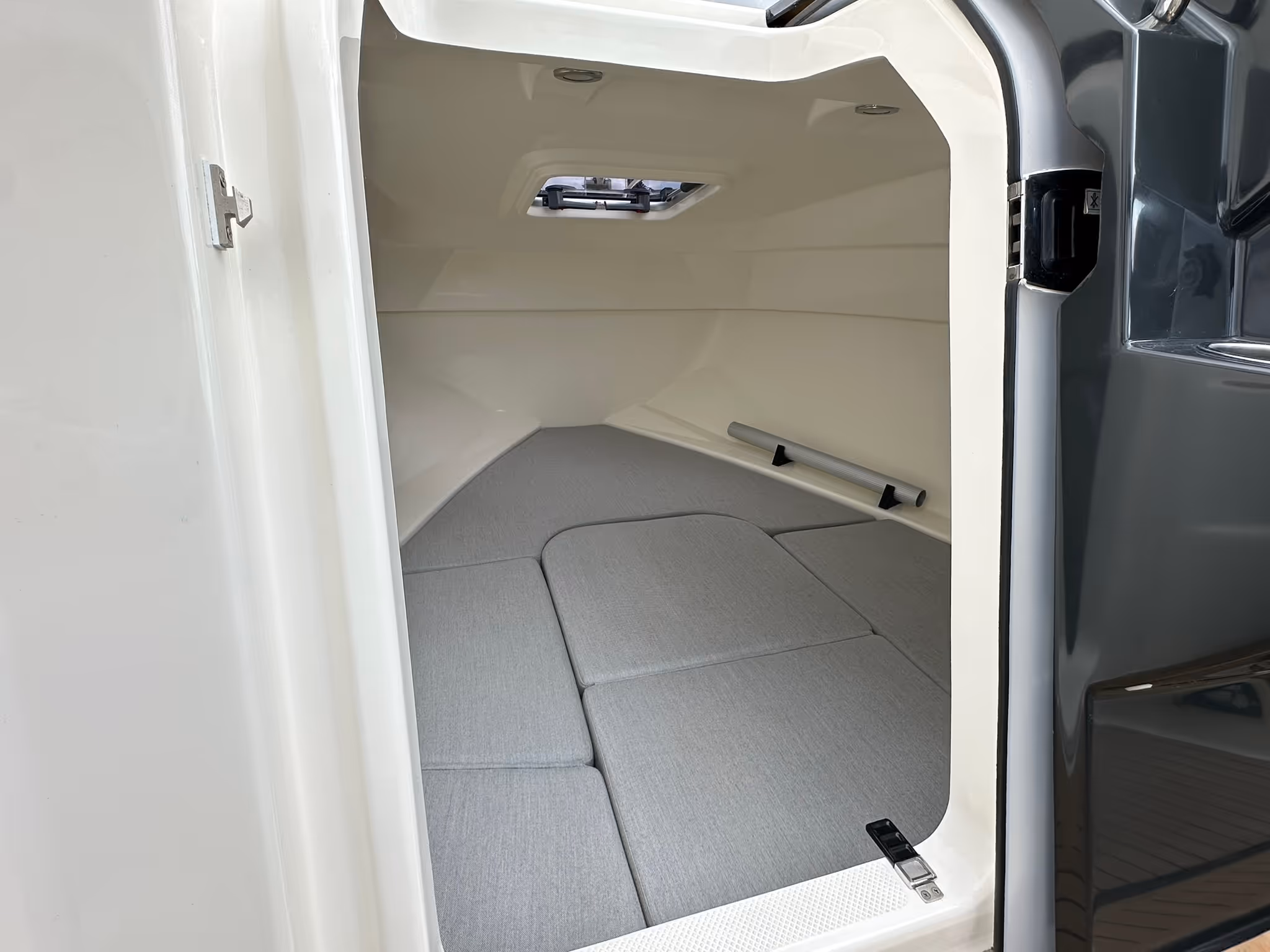 Quicksilver 555 Cabin