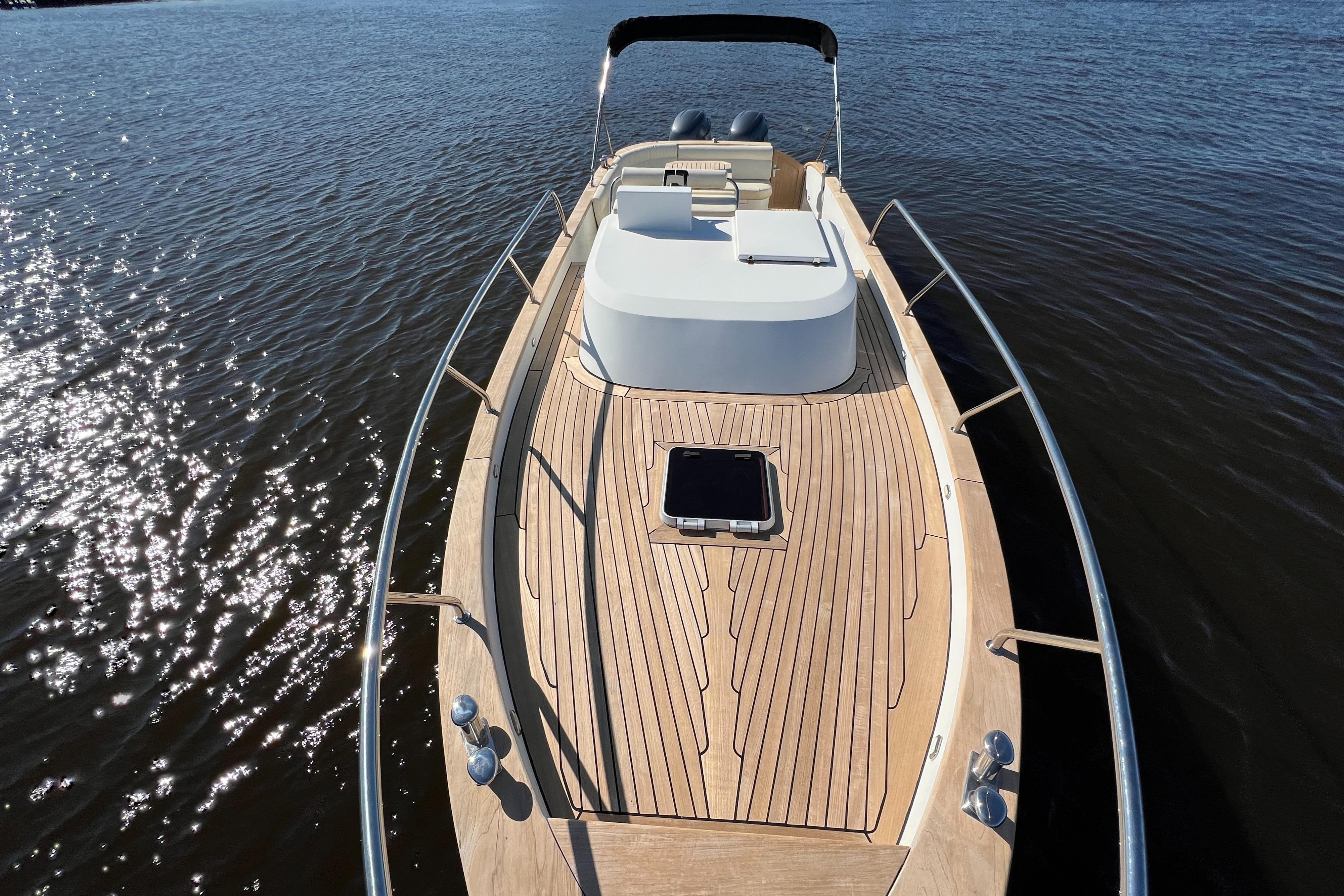 Center Console Blackfish Crossover 900