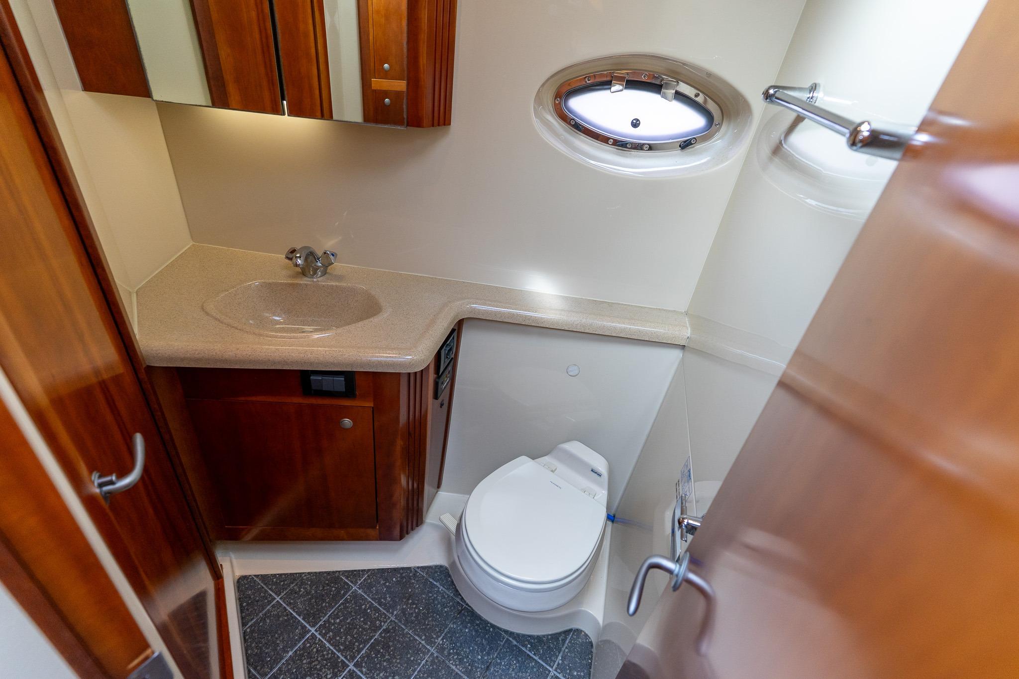 Cruisers Yachts 415 Express Motoryacht