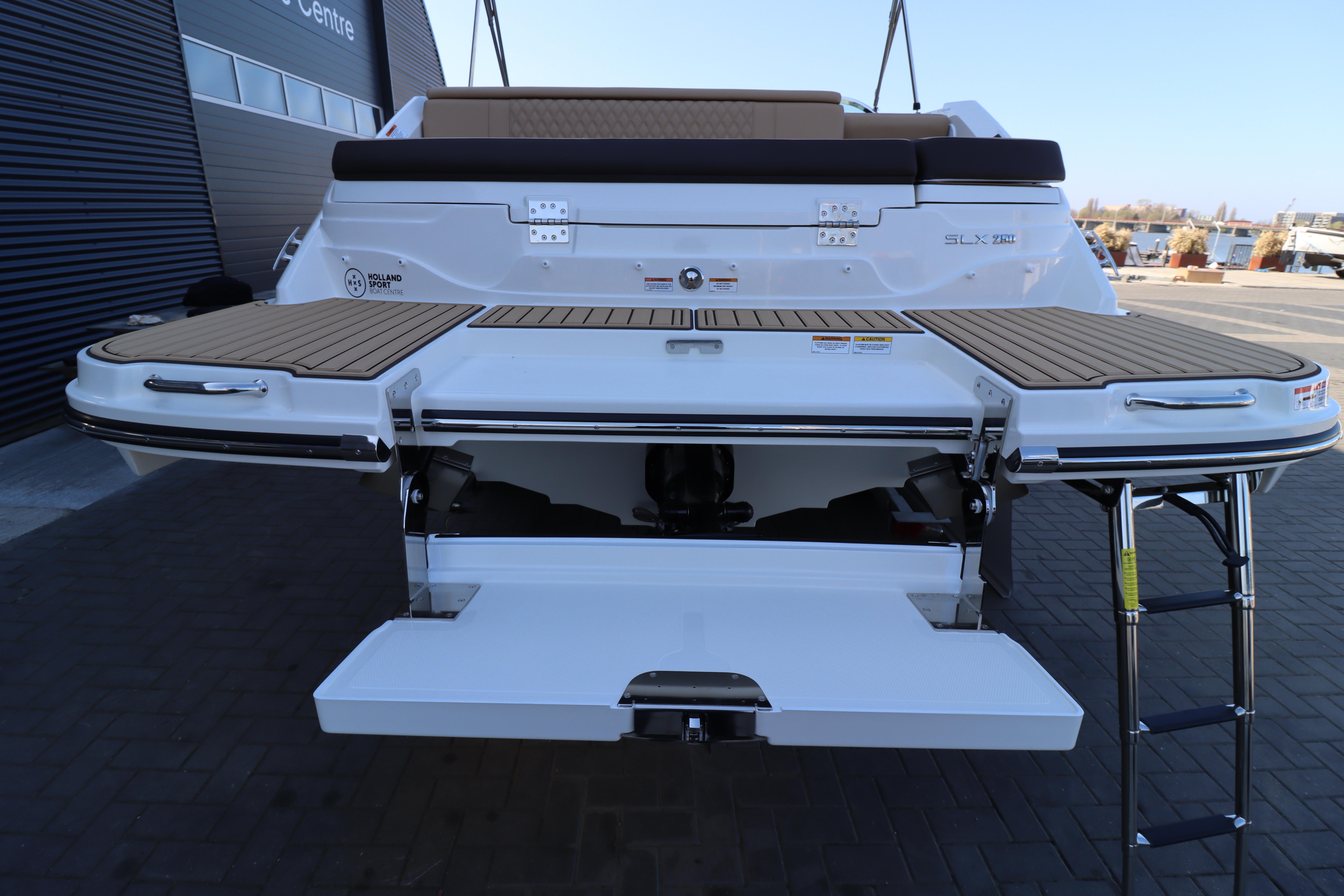 Sea Ray SLX 250