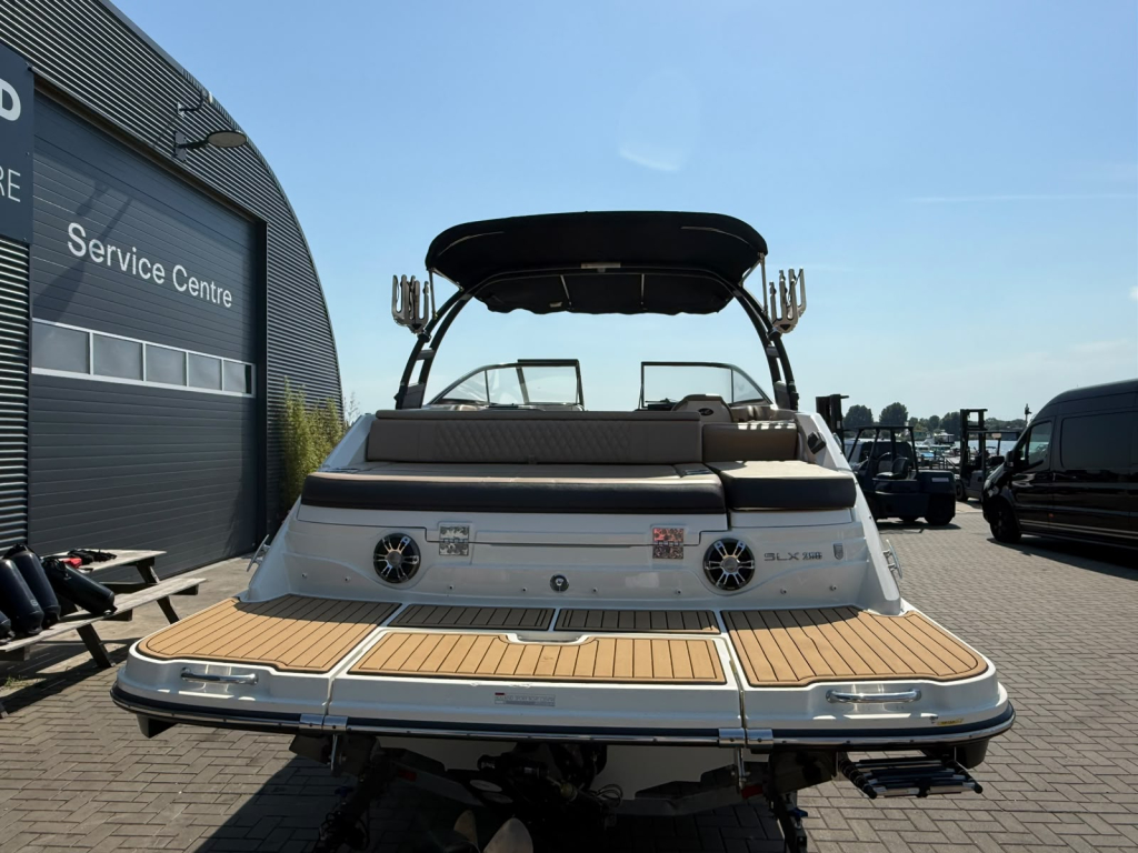 Sea Ray SLX 250