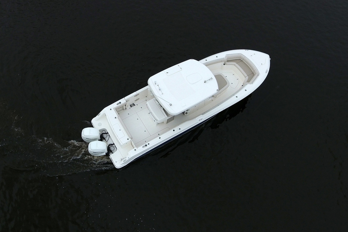 Boston Whaler 330 Outrage