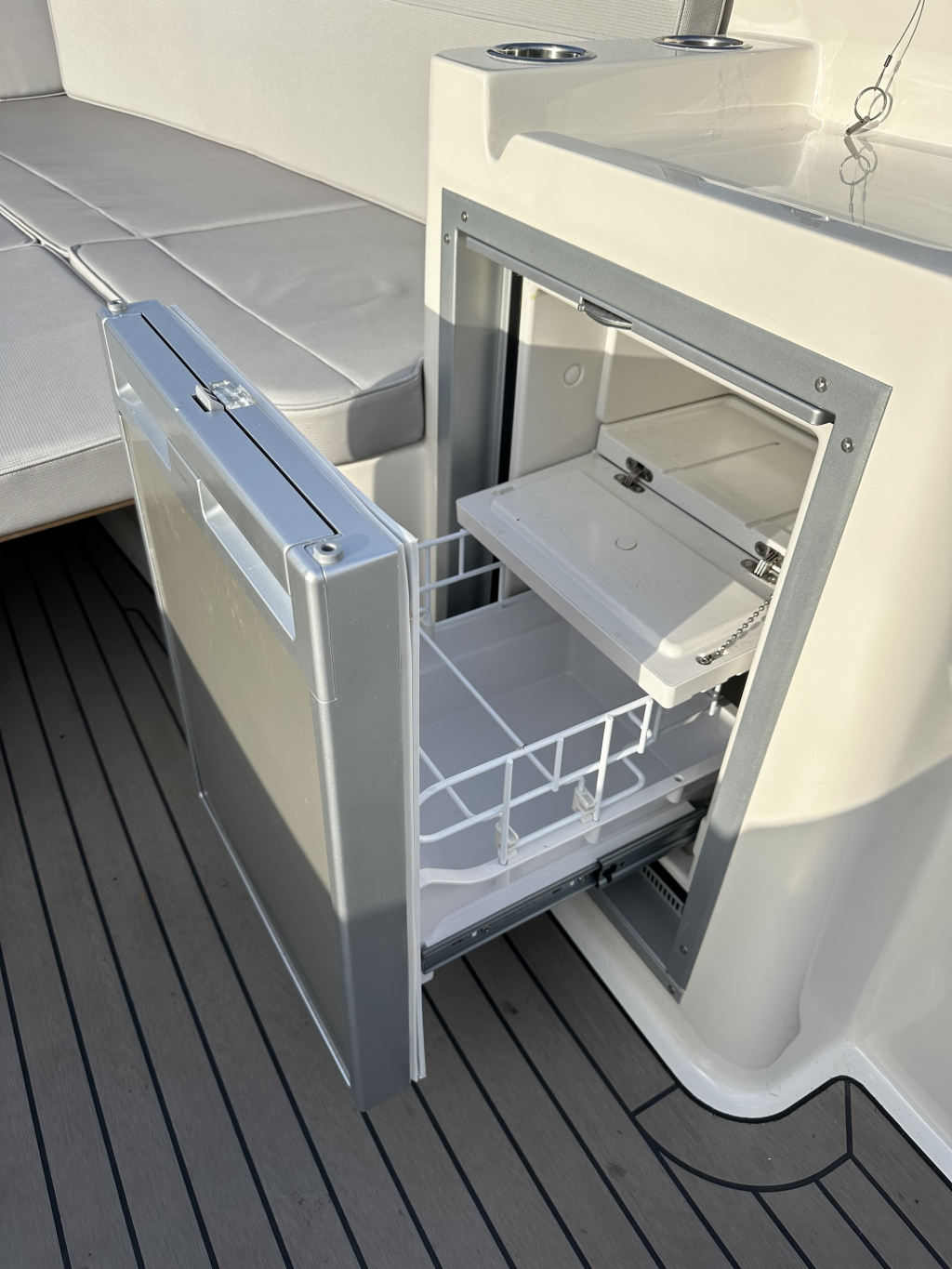 Interboat Intender 820