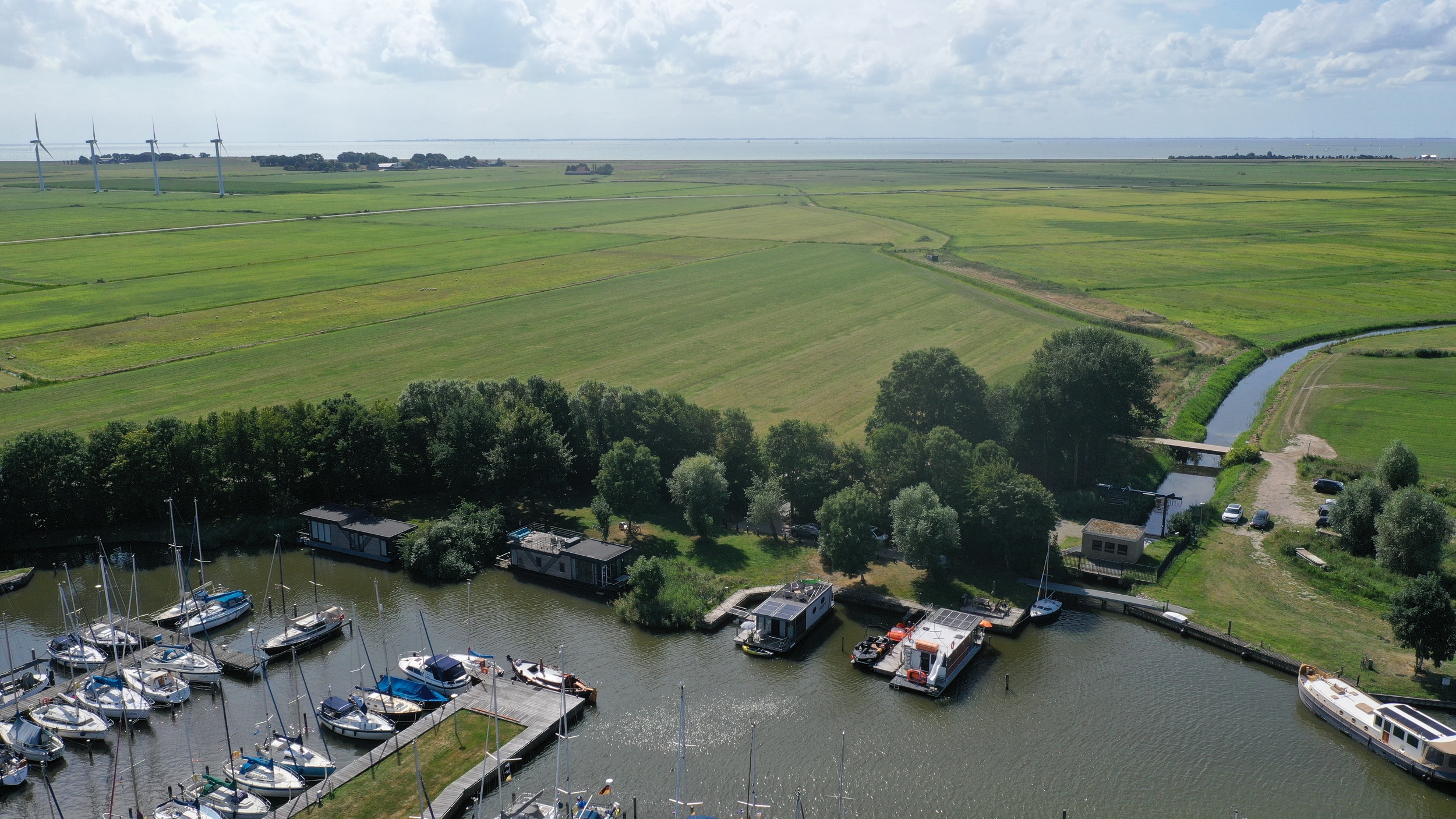 Campi 400 Houseboat Met Ligplaats En Chartermogelijkheid