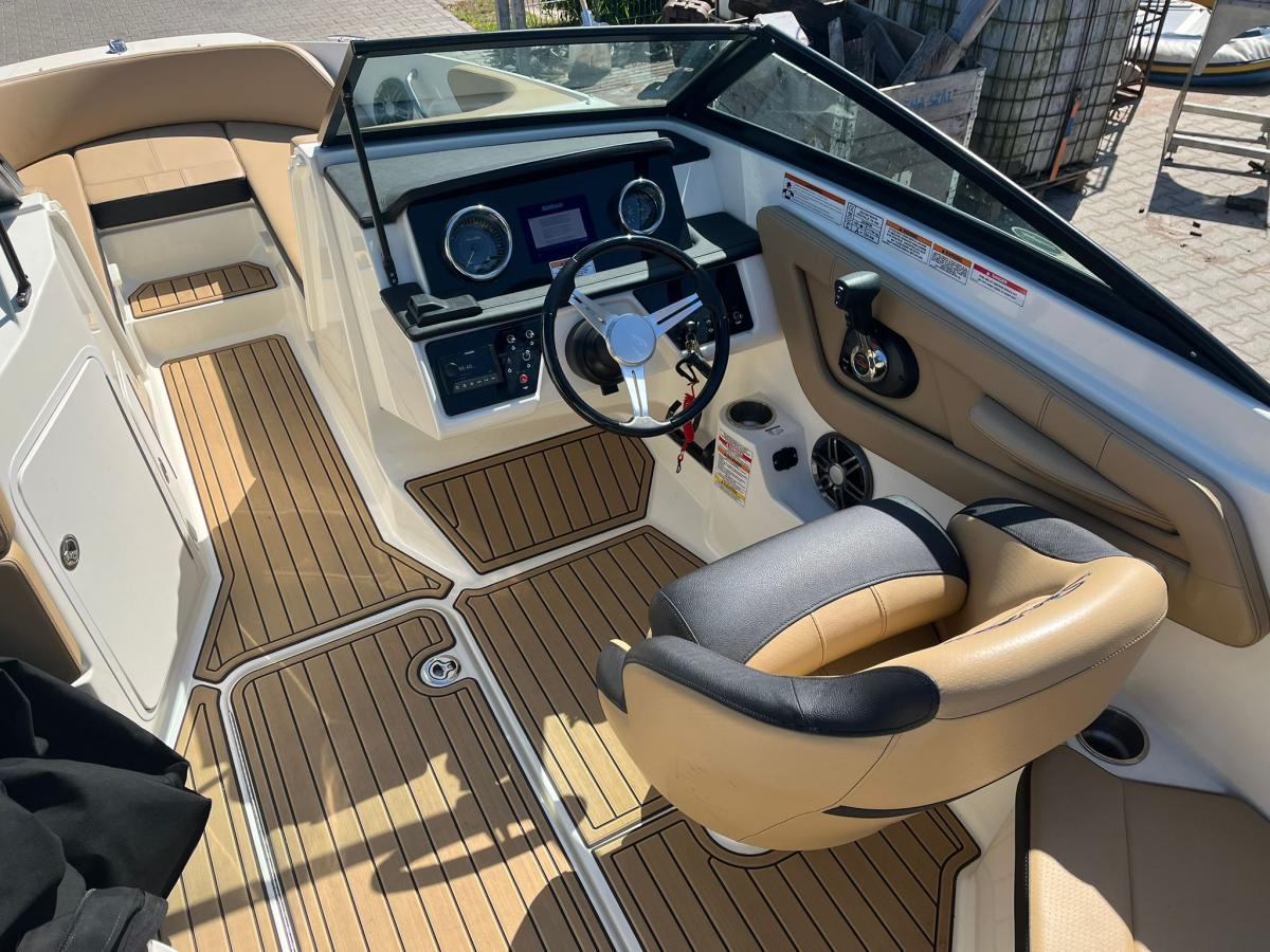 Sea Ray 210 SPX Outboard