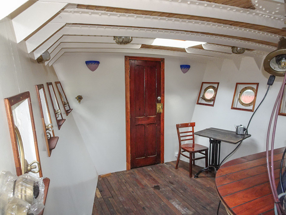 Dockyard 13, Motor tender