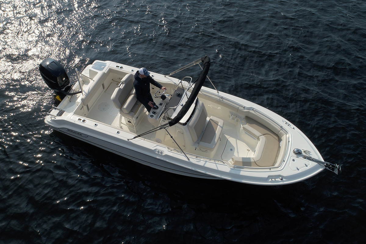 Boston Whaler 230 Outrage