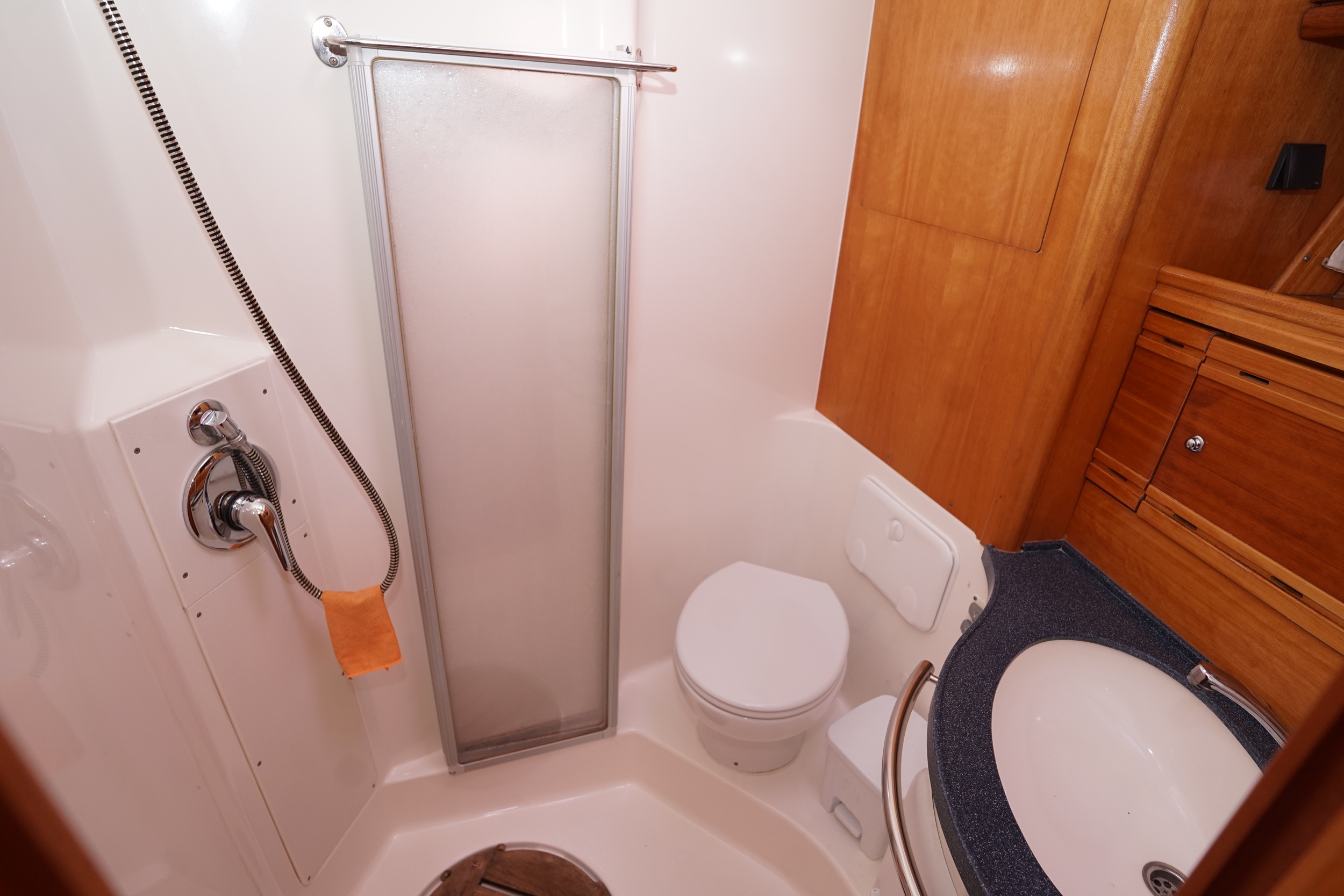 Bavaria 42 HT Sport IPS-500 - hydraulic platform