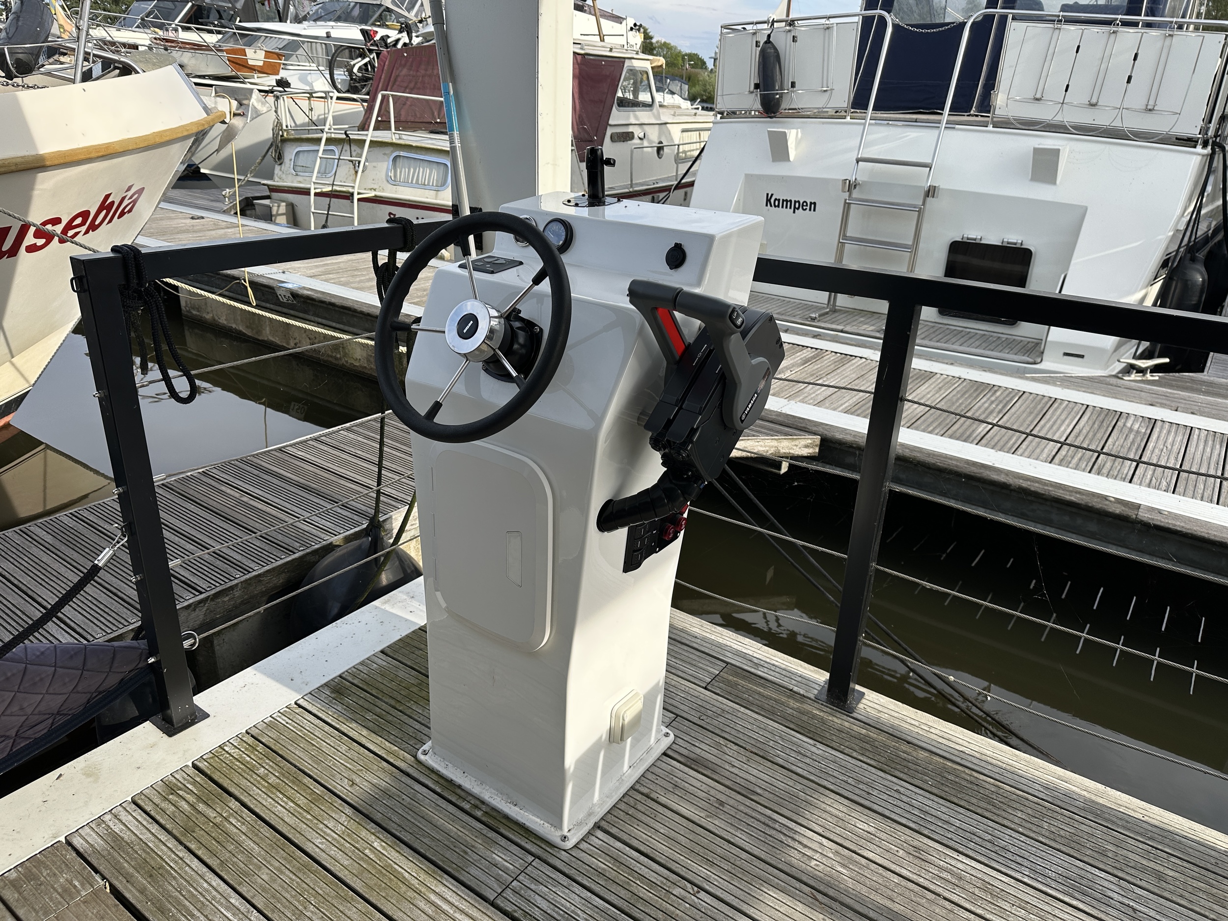 La Mare Houseboat Modern 12