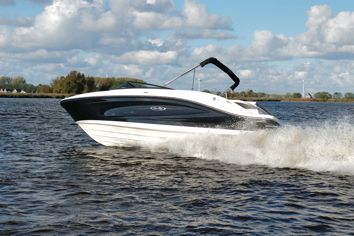 Sea Ray SPX 230