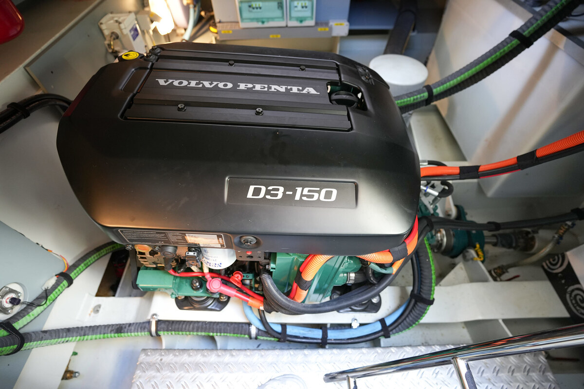 Linssen Grand Sturdy 410 AC Variotop met stabilisator