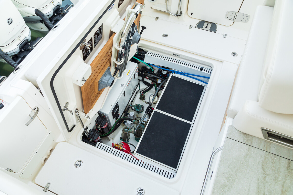 Boston Whaler 350 Realm