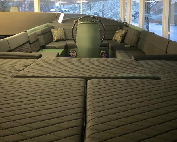 Triple X 800 DE GROOTSTE SLOEPENSHOWROOM VAN NEDERLAND