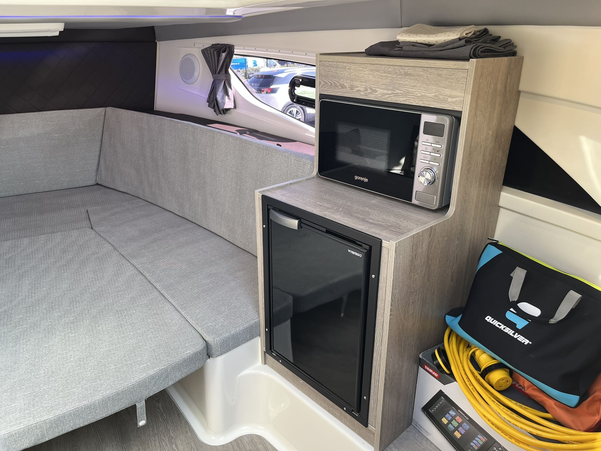 Quicksilver 875 Sundeck