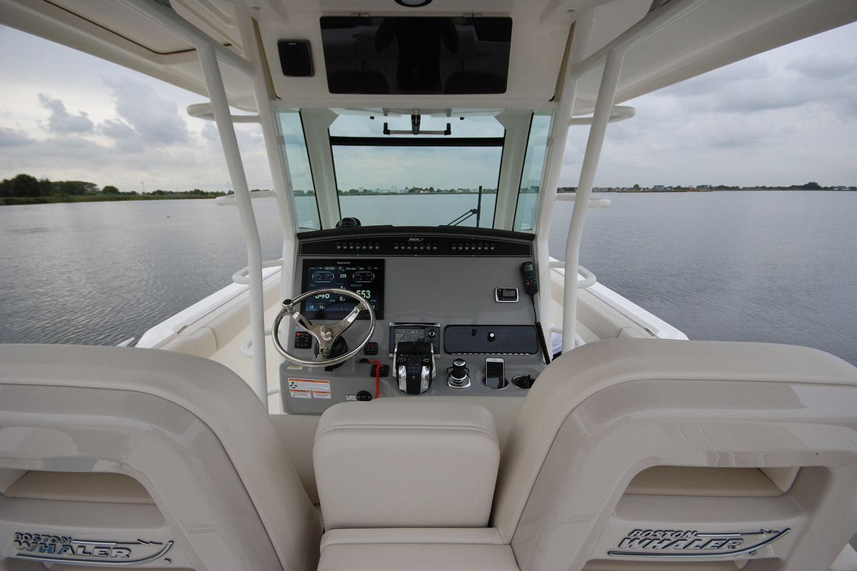 Boston Whaler 330 Outrage