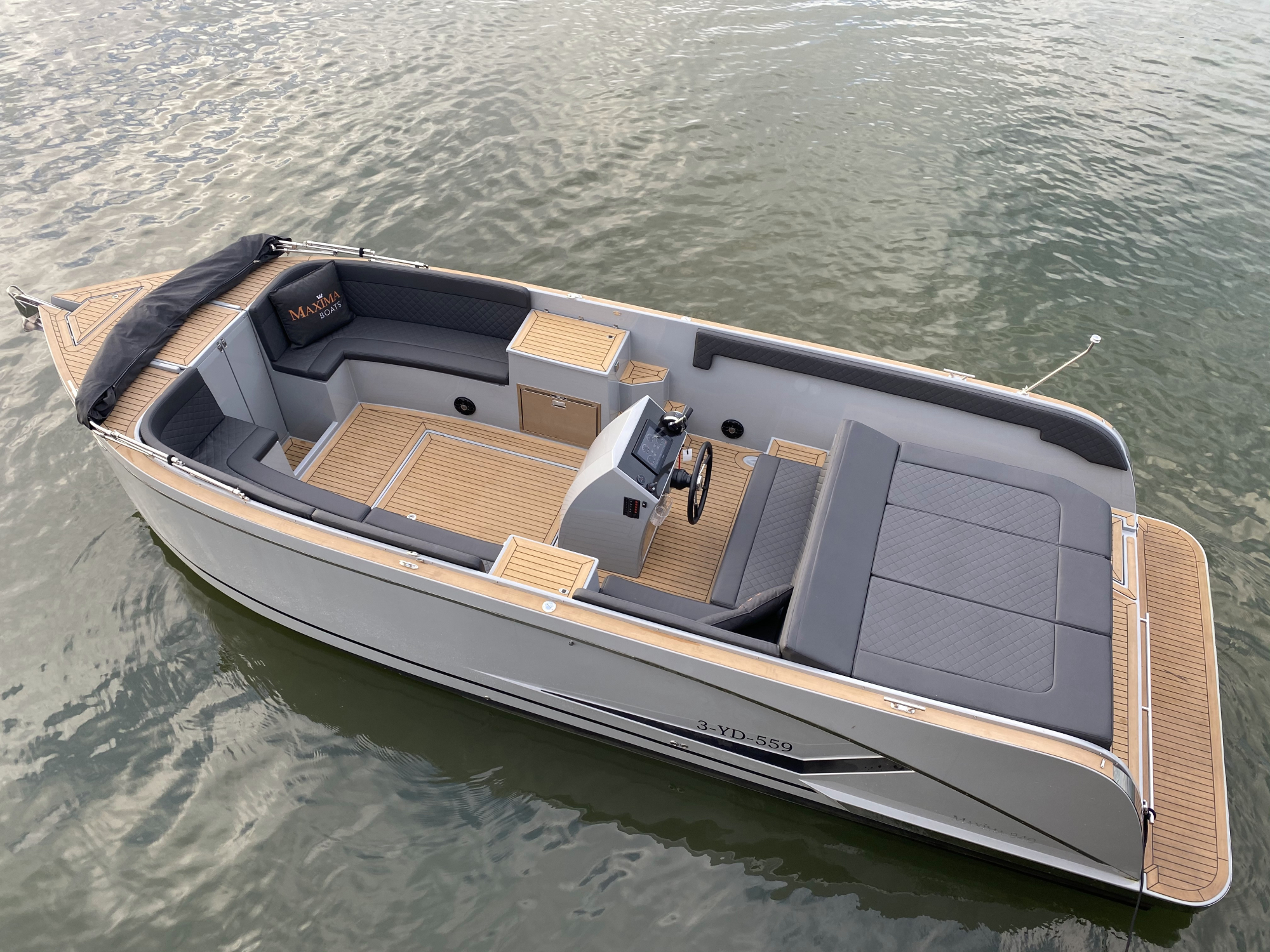 Maxima Boats 840