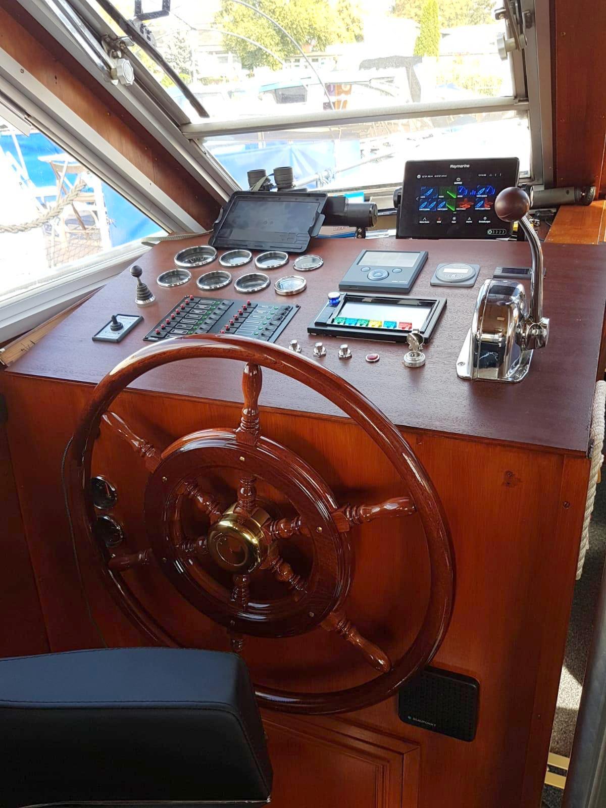 Veerdörn Veerdörn 13.00 Flybridge