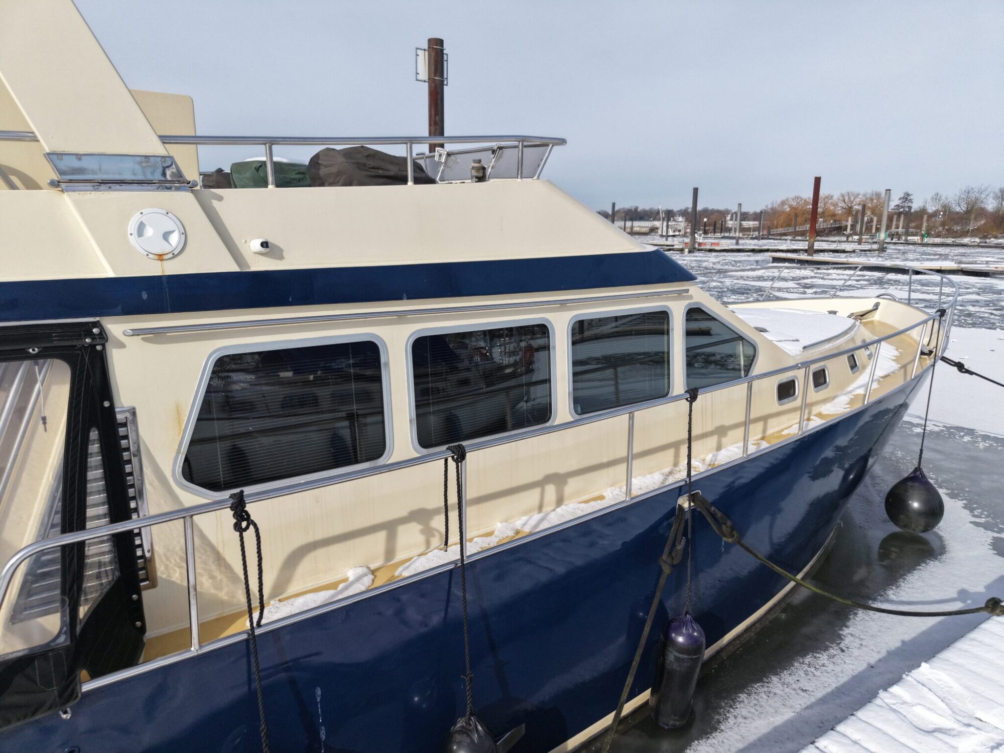 Bruce Roberts Euro 12.00 Flybridge