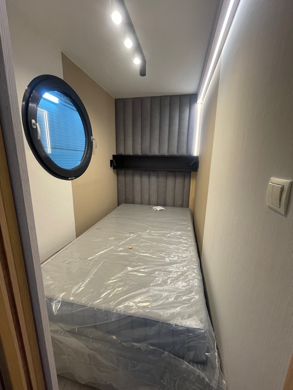 Shogun Mobile Houseboat