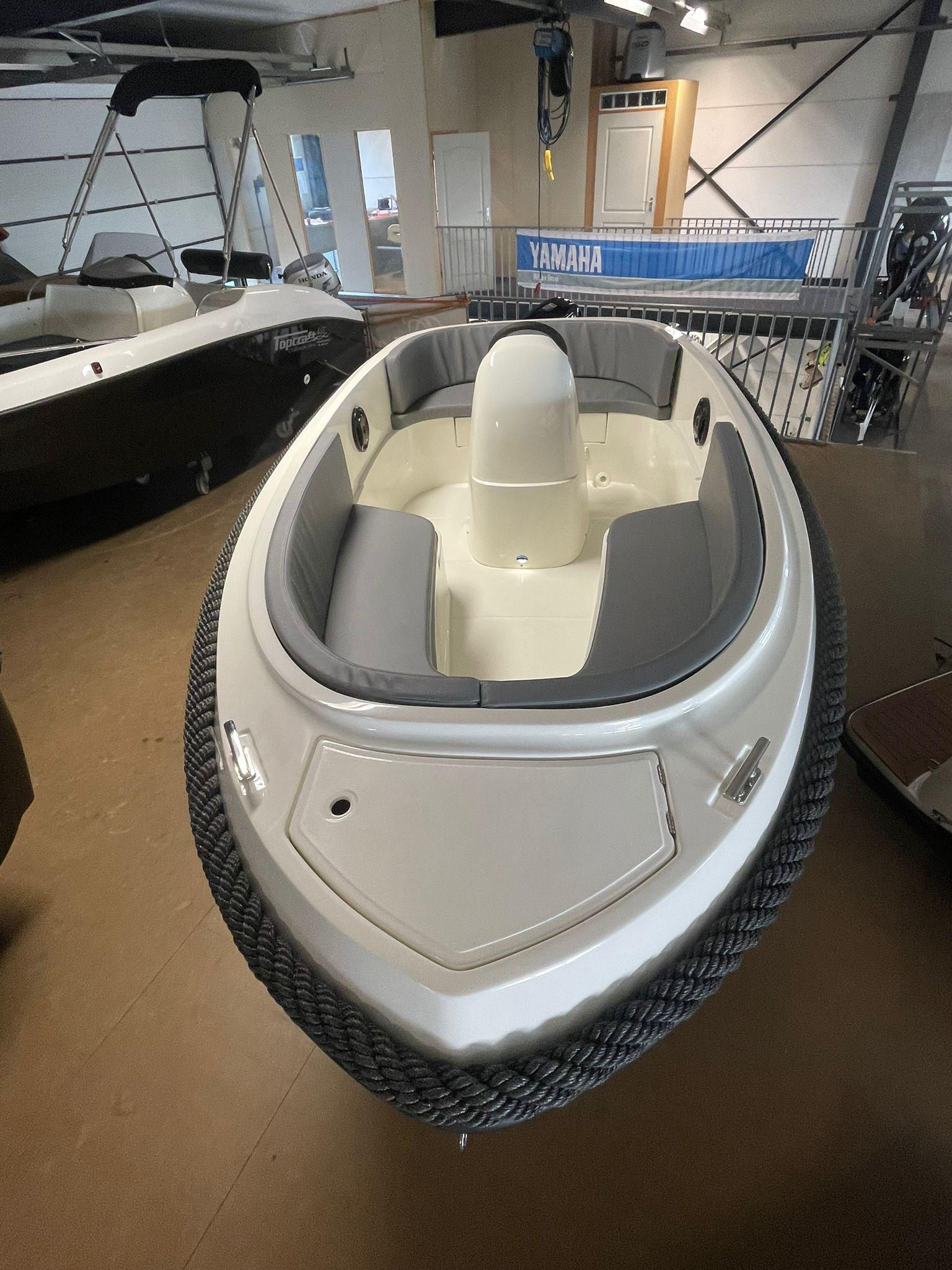 Oud Huijzer 471 Tender