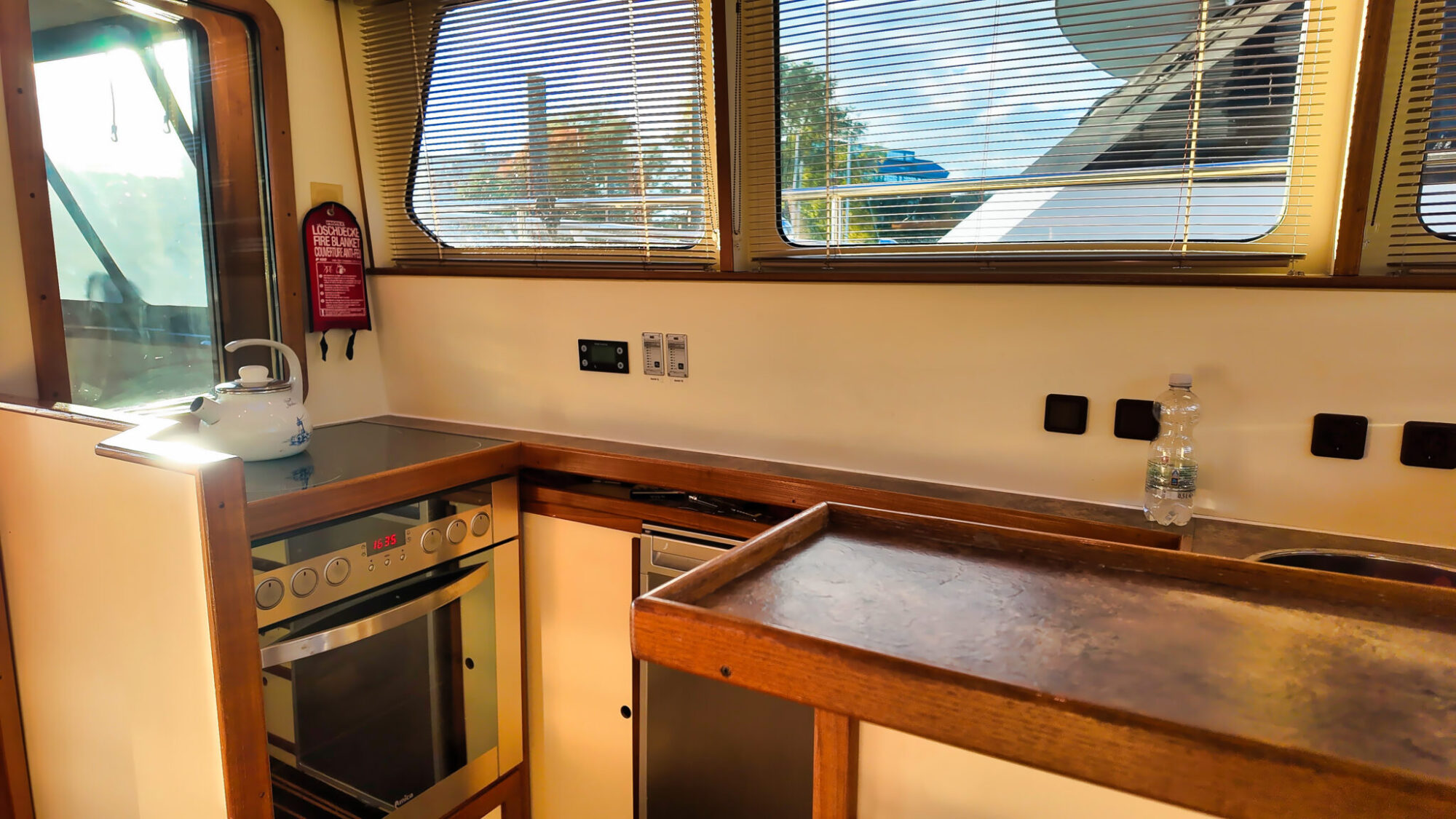 Bruce Roberts Euro 12.00 Flybridge