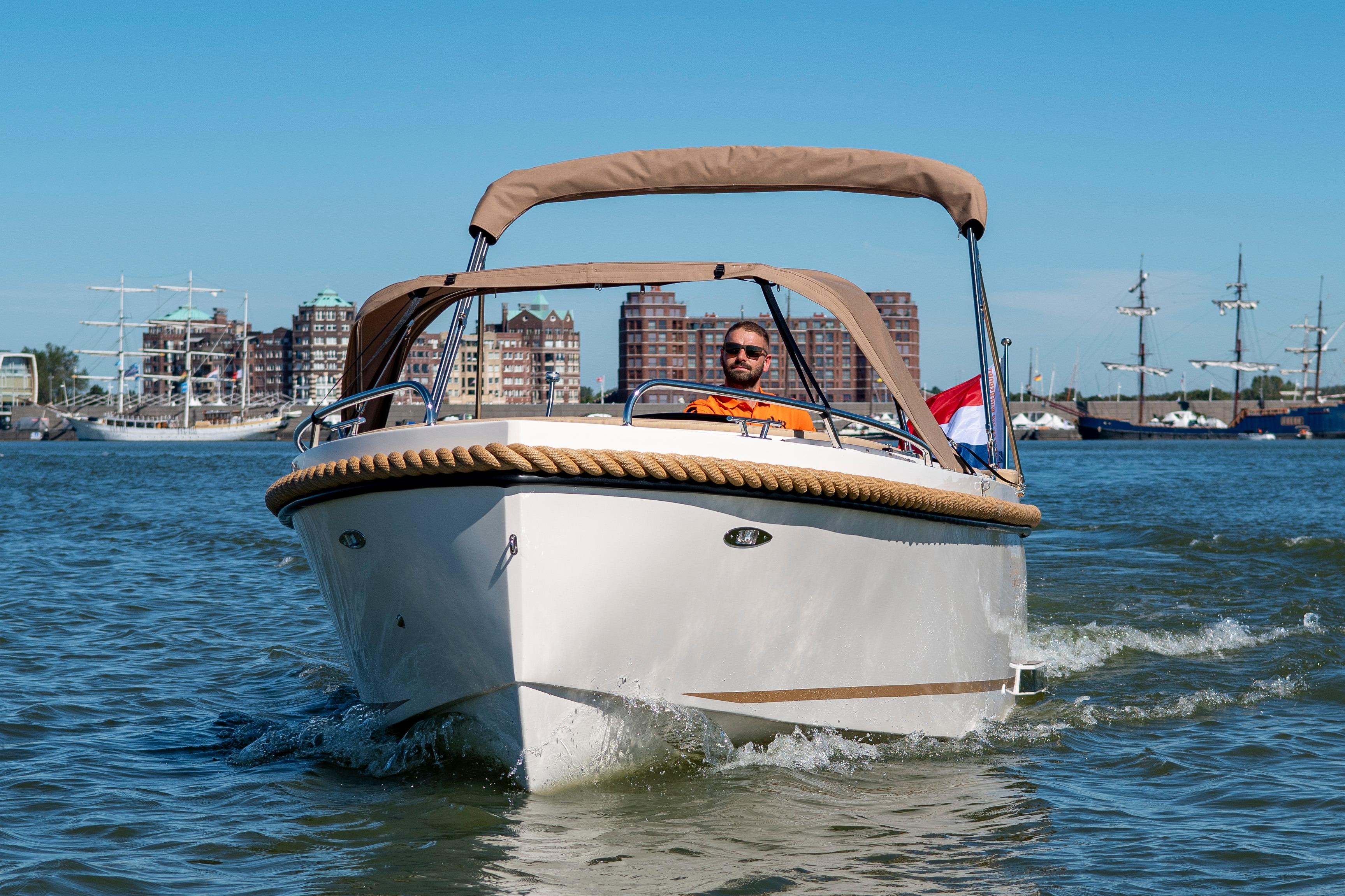 Lago Amore 606 Tender